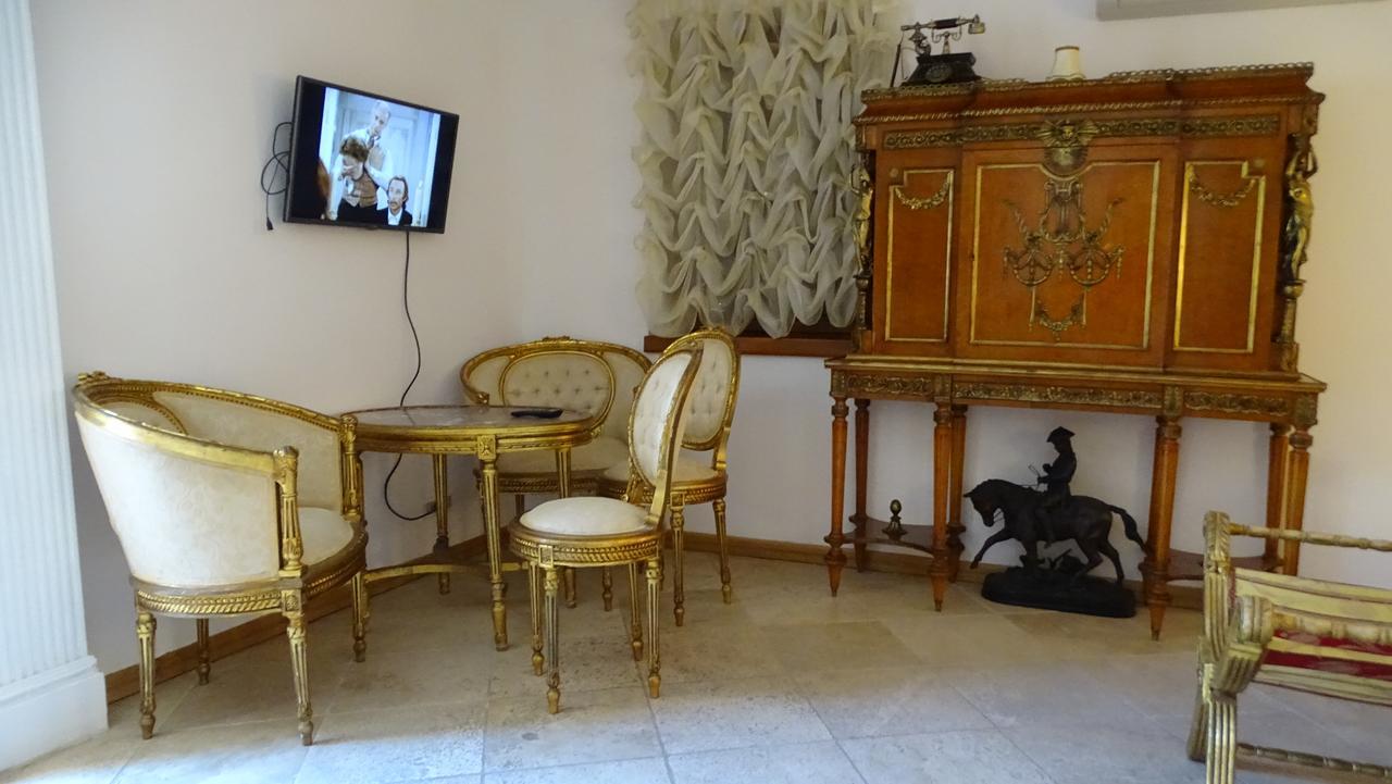 Renaissance Old Town Apartment